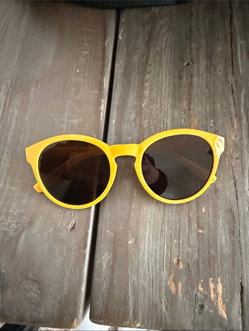 Yellow Round Men's Sunglasses - Stylish UV Protection